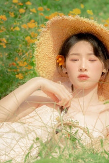 女性黑色蕾丝抹胸开叉短裙拔萝卜
